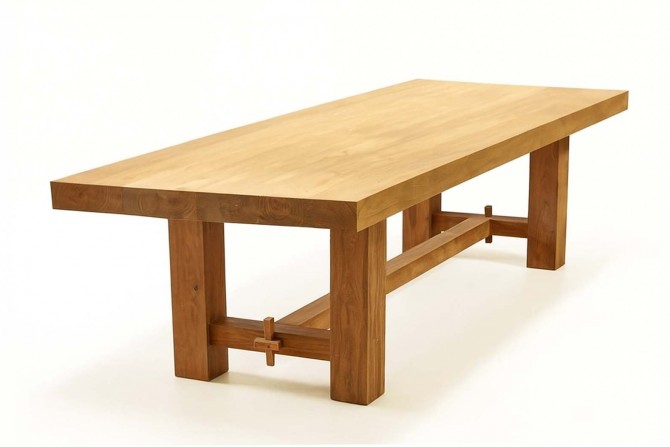 Riesen Tisch, Massivholz Tisch Robust, Tisch Naturholz, Vollholztisch gross, Robuster Tisch für Gastronomie, Gastrotisch, Tisch für Restaurant.